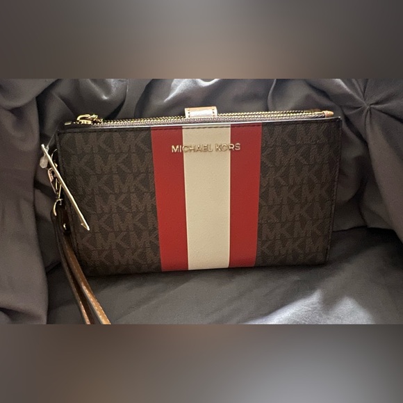 Michael Kors Wallet & Wristlet NWT - Picture 1 of 8
